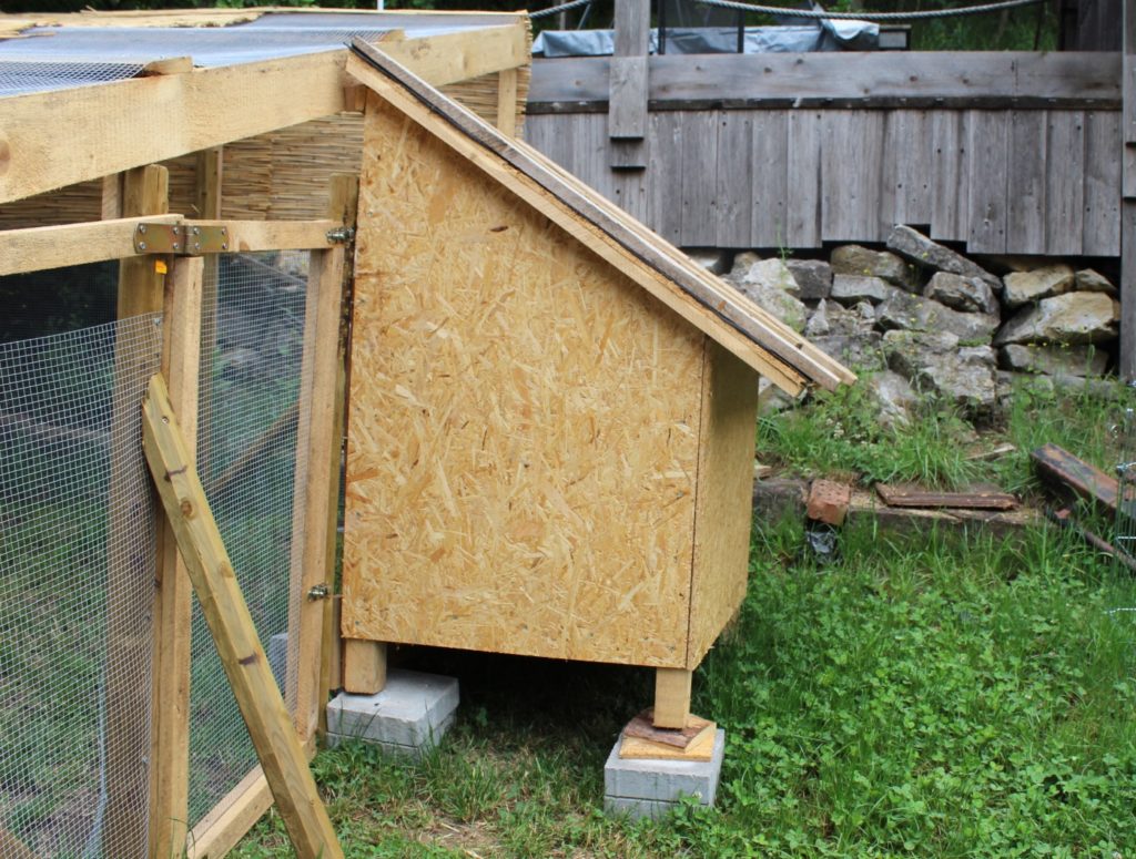 Kaninchen Schutzhütte auf Stelzen