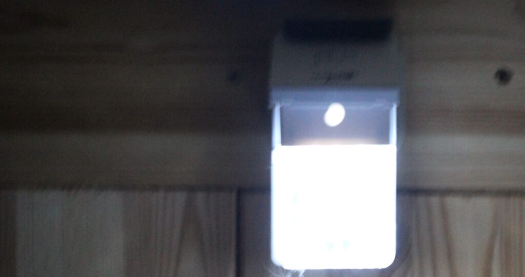 Das Foto zeigt eine Lampe, die für Kaninchen geeignet ist