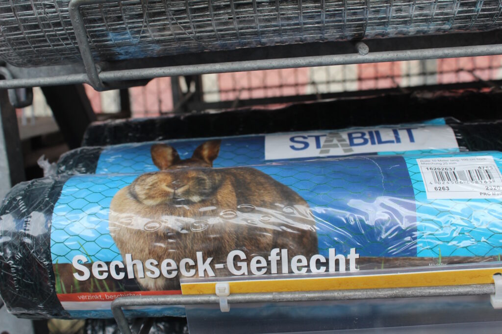 Das Foto zeigt Sechseck Geflecht eingepackt